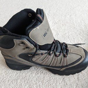 Never Used Hiking Shoes..Size 9.5